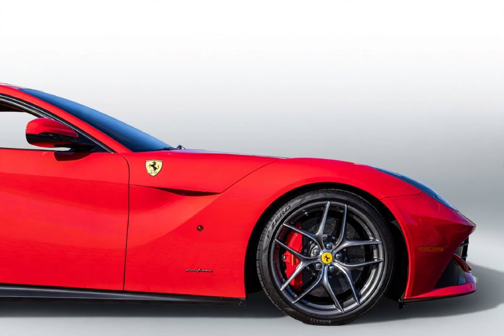 Used 2016 Ferrari F12 Berlinetta RWD image 16