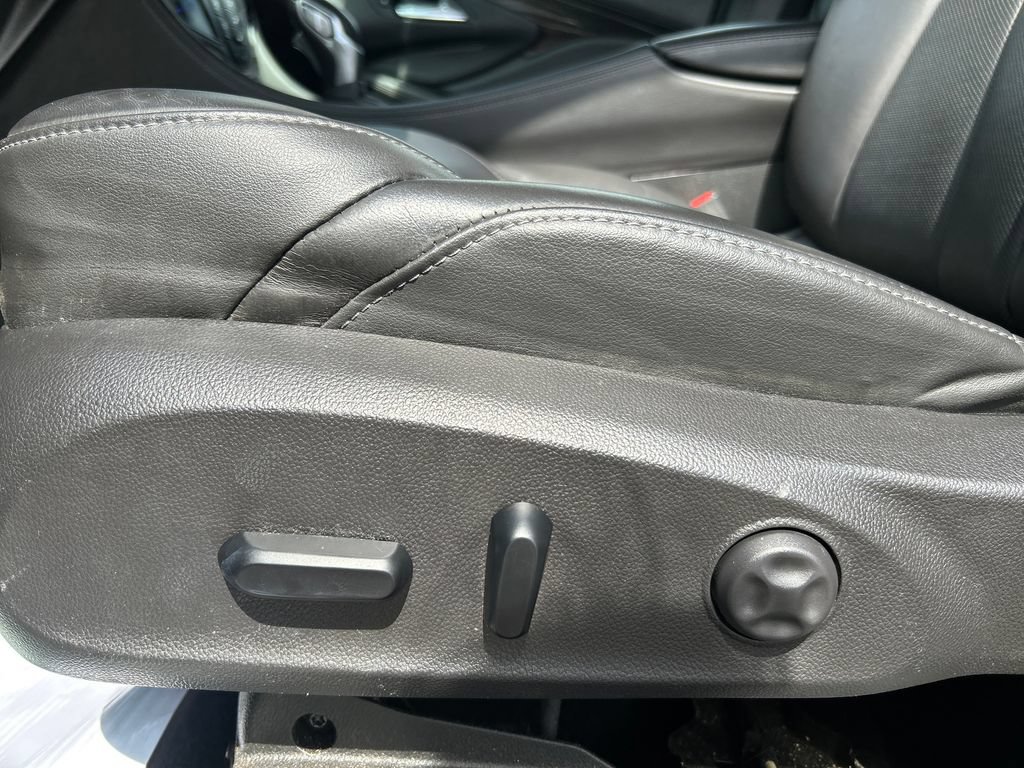 Used 2020 Buick Envision Essence FWD image 23