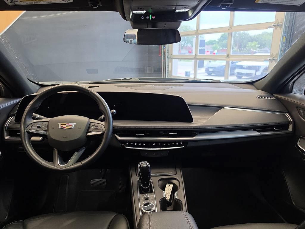 Used 2025 Cadillac XT4 Premium Luxury FWD image 17