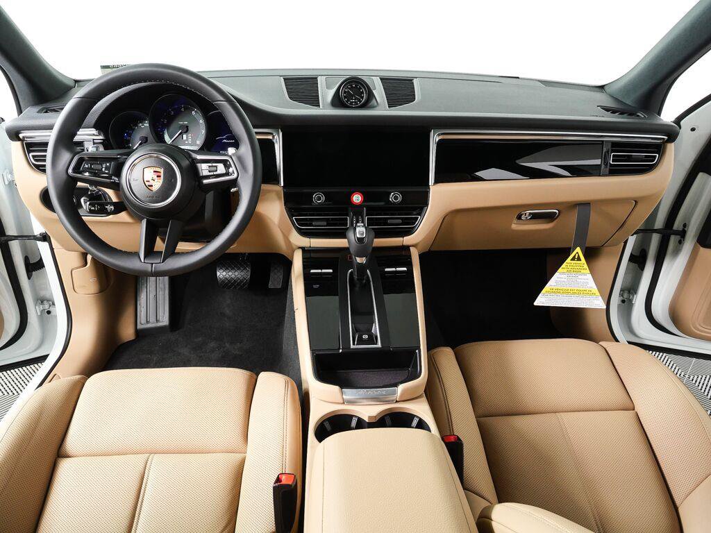 Certified 2026 Porsche Macan AWD/4WD image 19