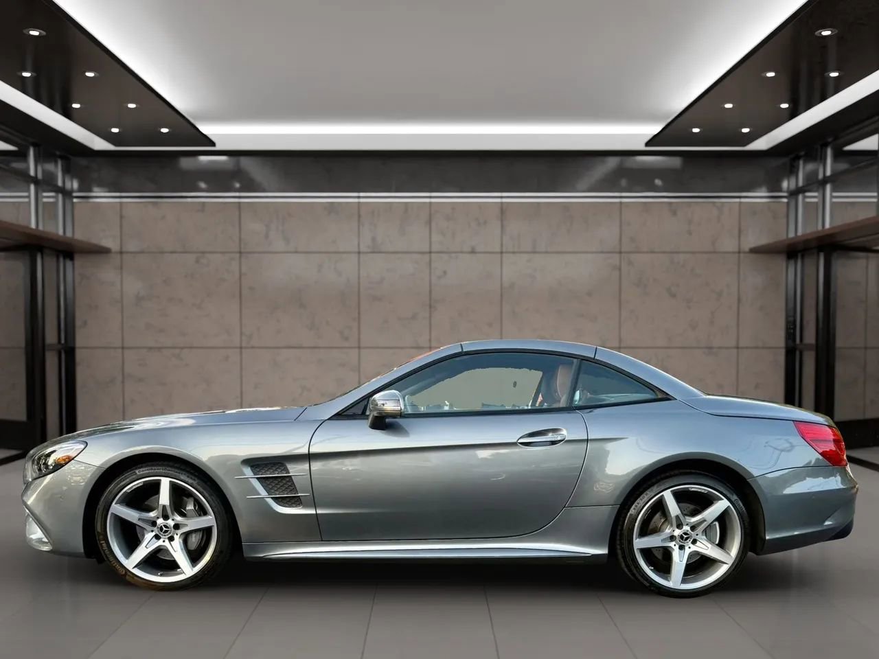 Used 2018 Mercedes-Benz SL 550 w/ Driver Assistance Package image 4