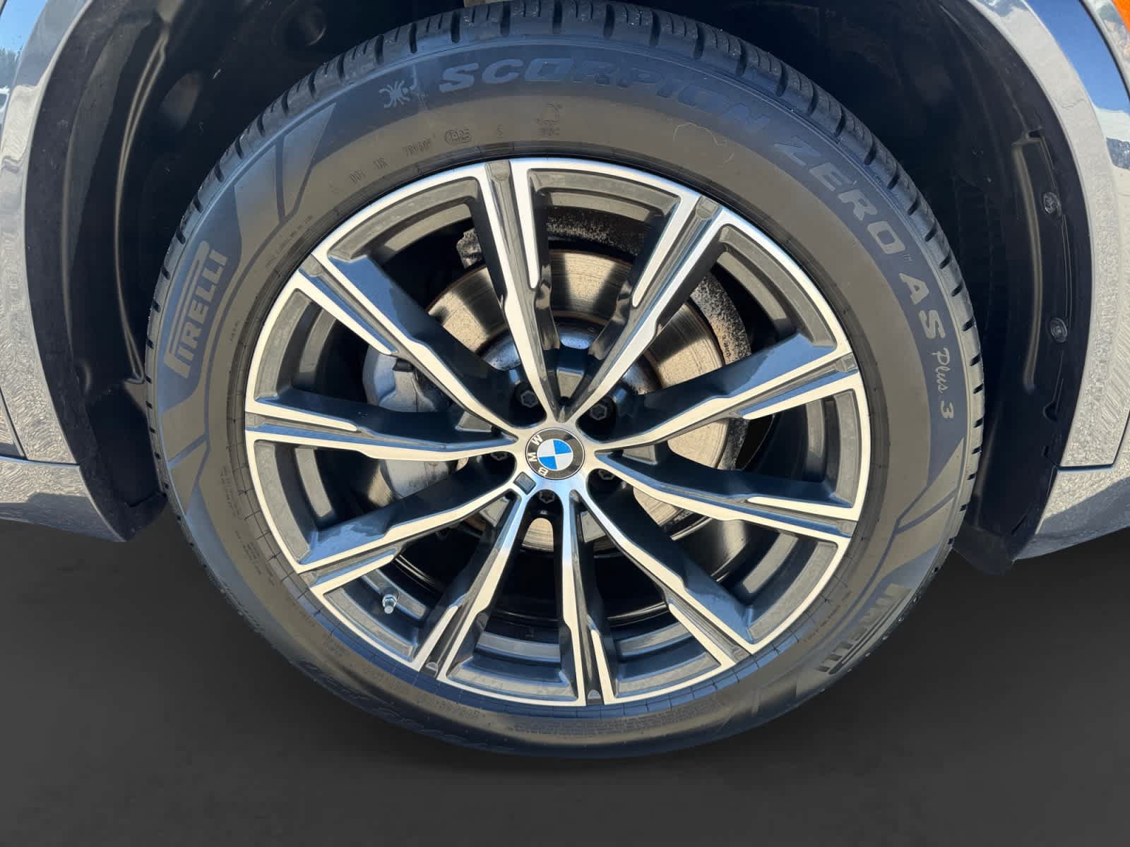 Used 2022 BMW X5 xDrive40i w/ M Sport Package AWD/4WD image 9
