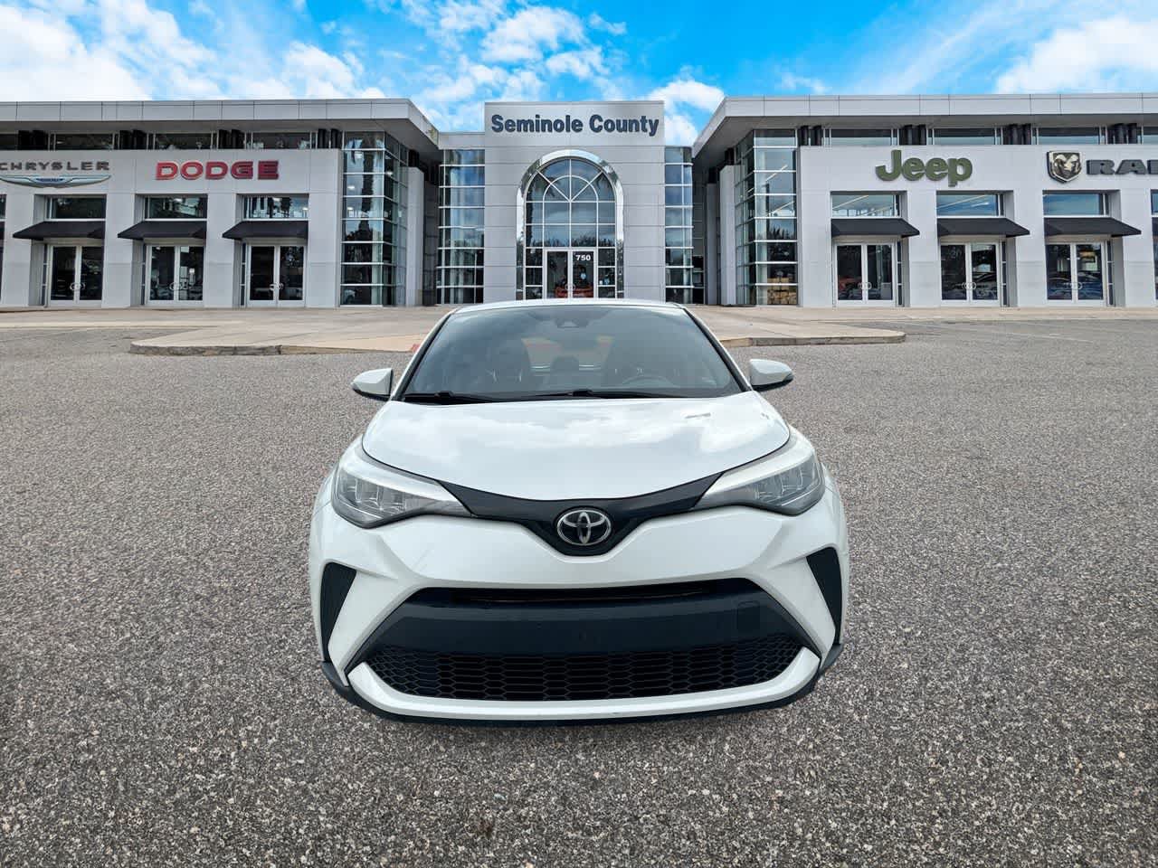 Used 2021 Toyota C-HR XLE FWD image 3