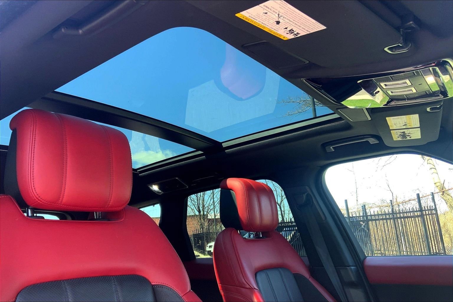 Used 2022 Land Rover Range Rover Sport HST image 14