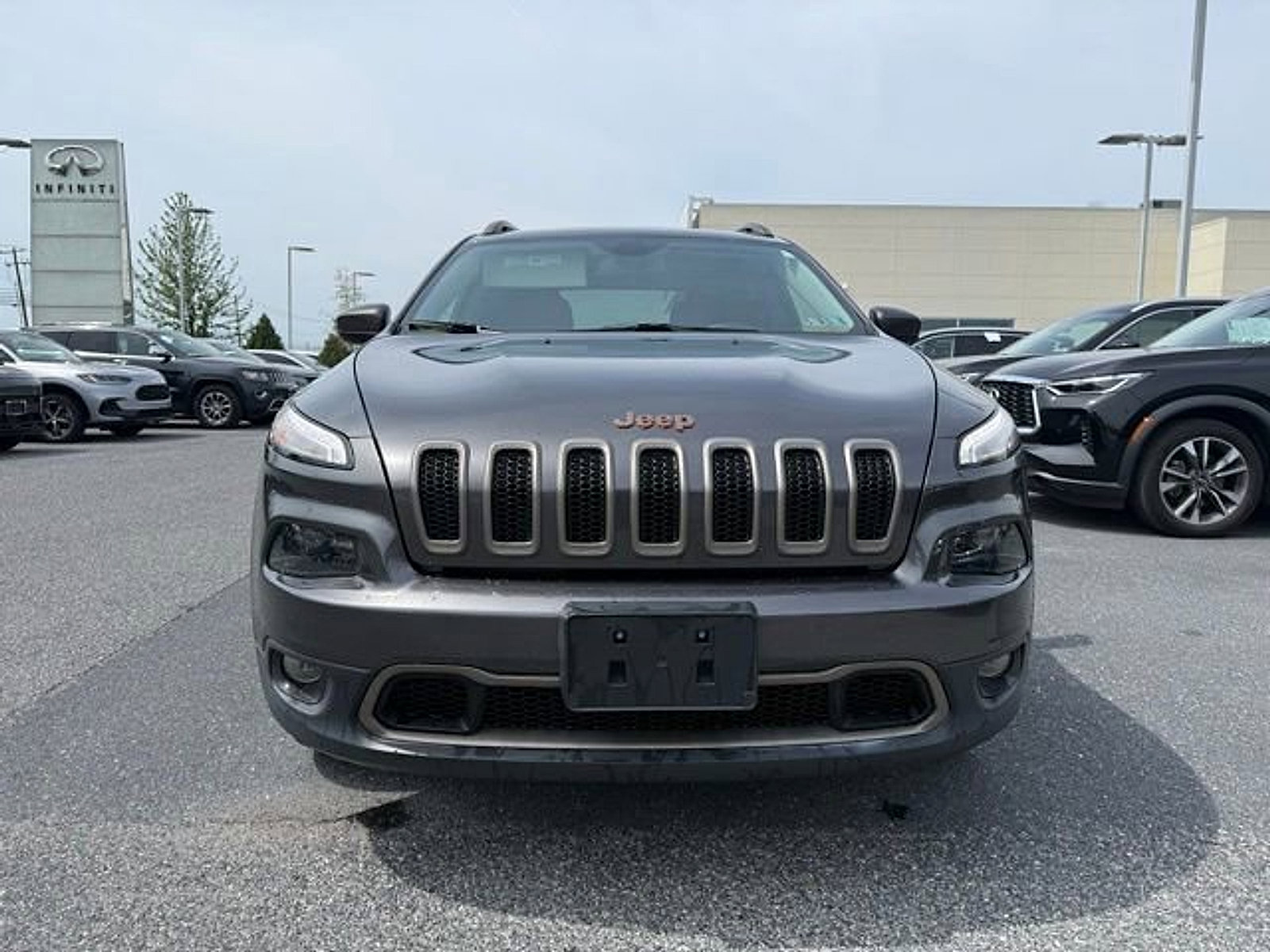 Used 2017 Jeep Cherokee 75th Anniversary image 3