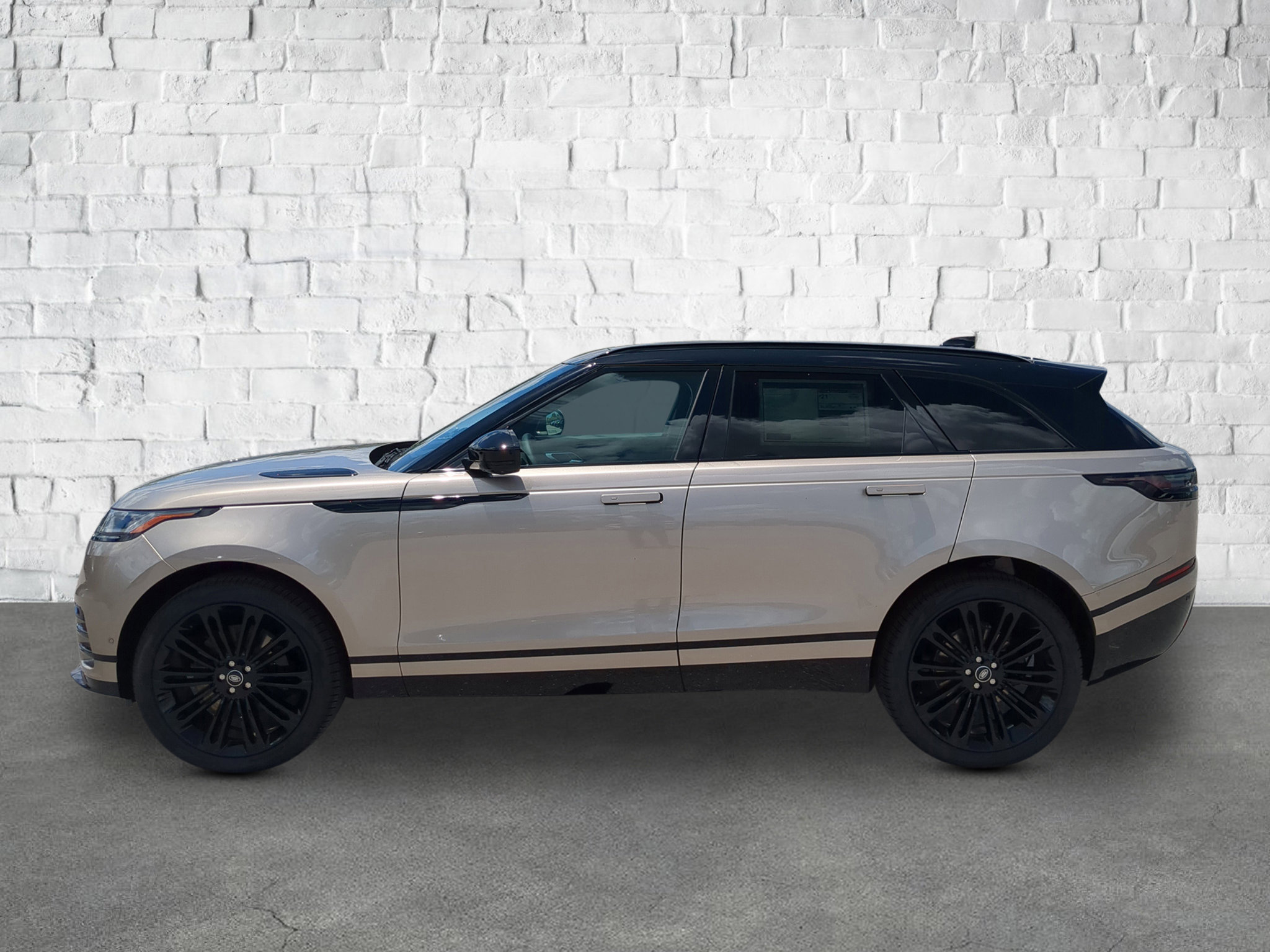 New 2026 Land Rover Range Rover Velar Dynamic SE image 3