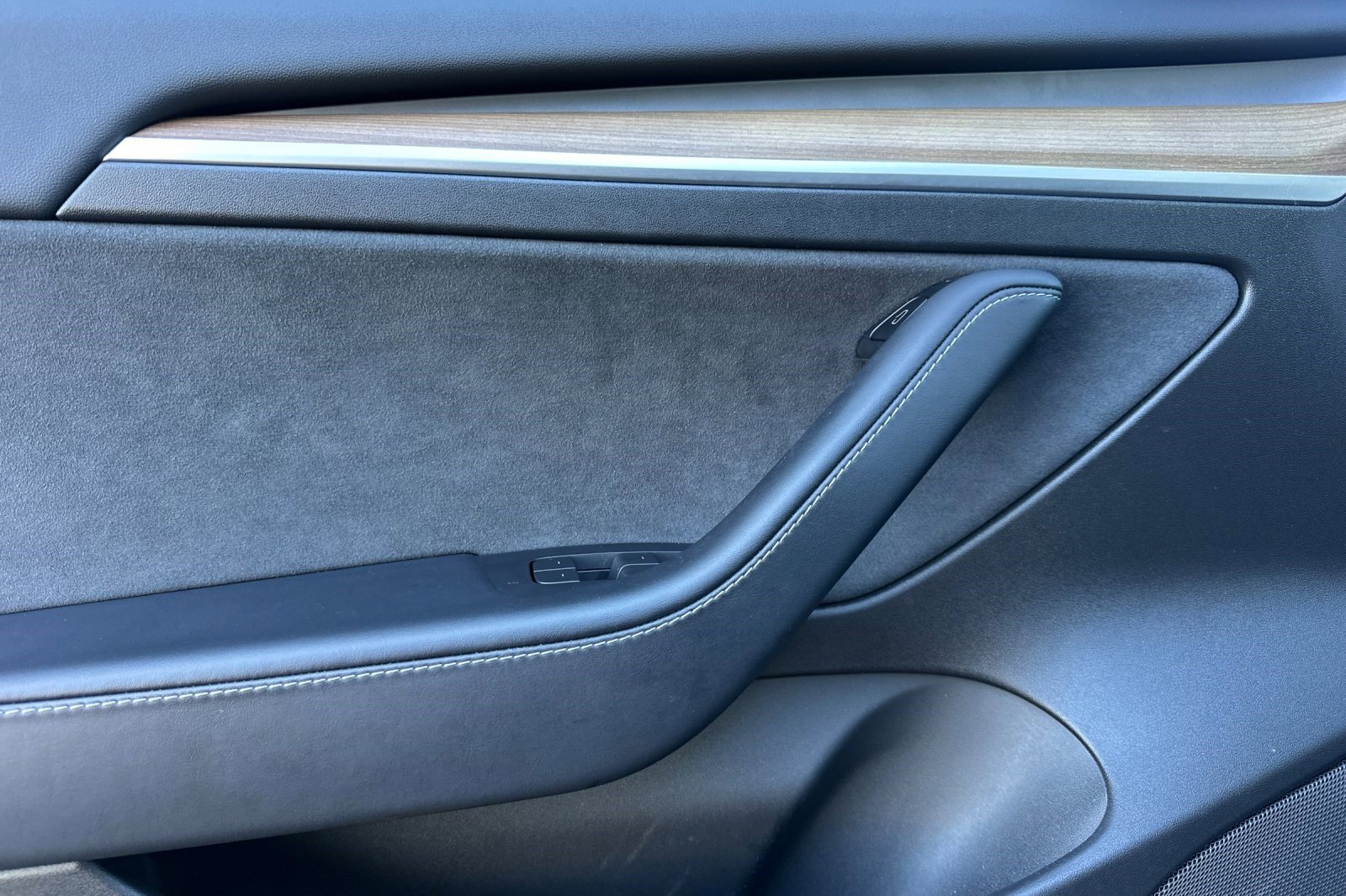 Used 2022 Tesla Model 3 Standard Range image 12