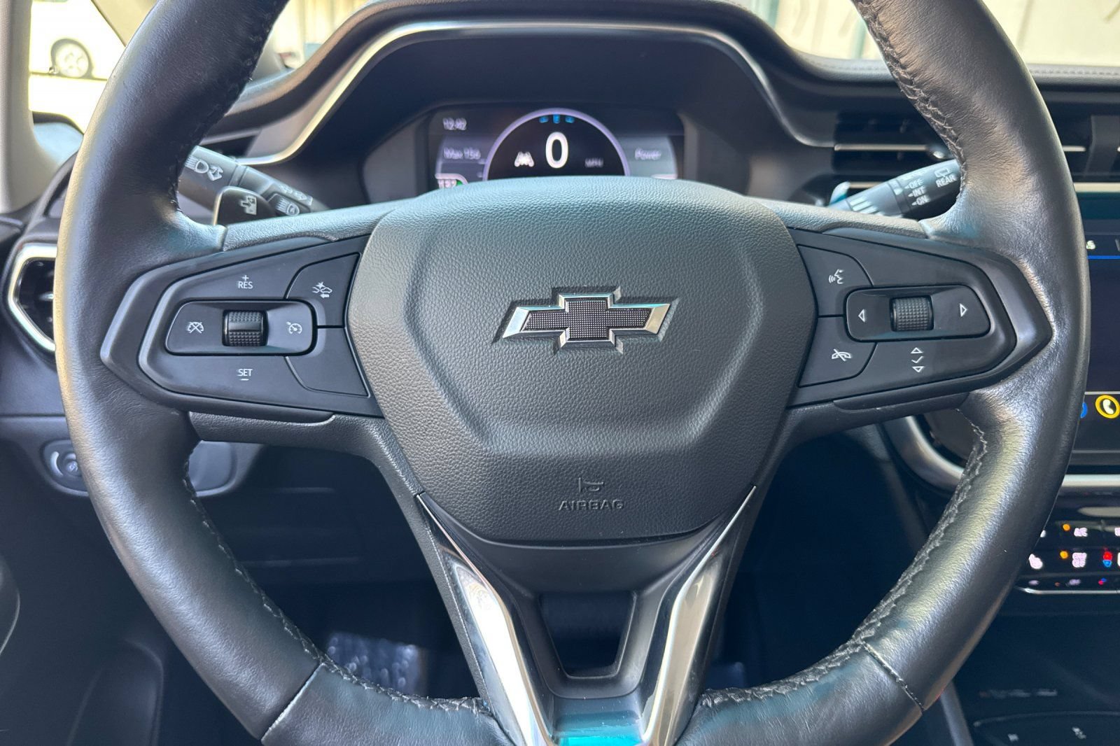 Used 2023 Chevrolet Bolt LT w/ Infotainment Package FWD image 33