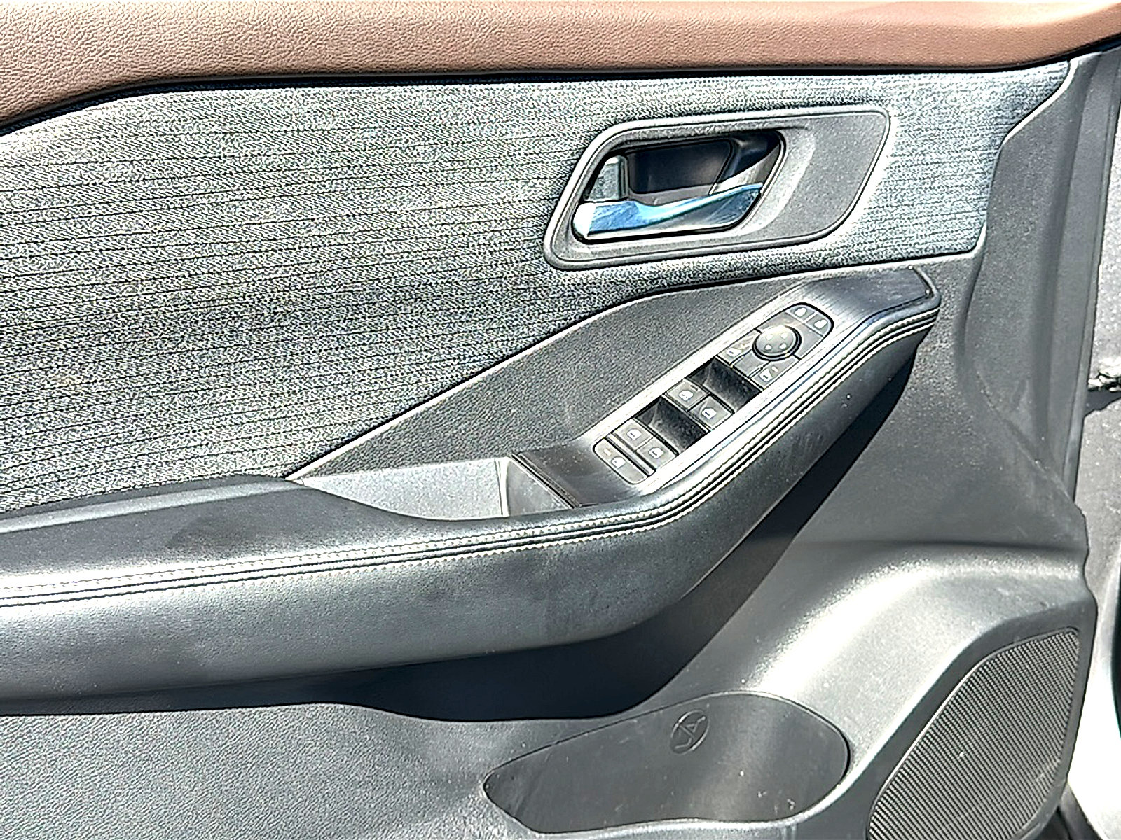 Used 2023 Nissan Rogue SV FWD image 16