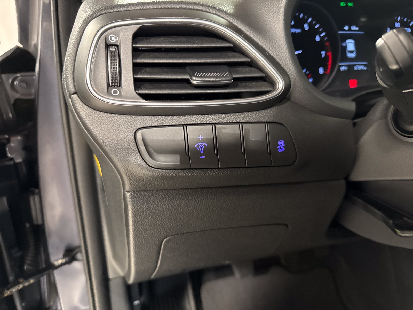 Used 2018 Hyundai Elantra GT FWD image 18