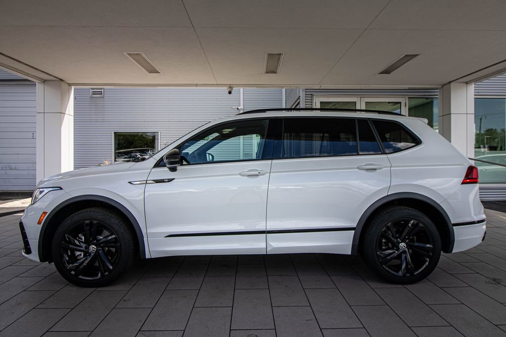 Used 2023 Volkswagen Tiguan SE R-Line image 11