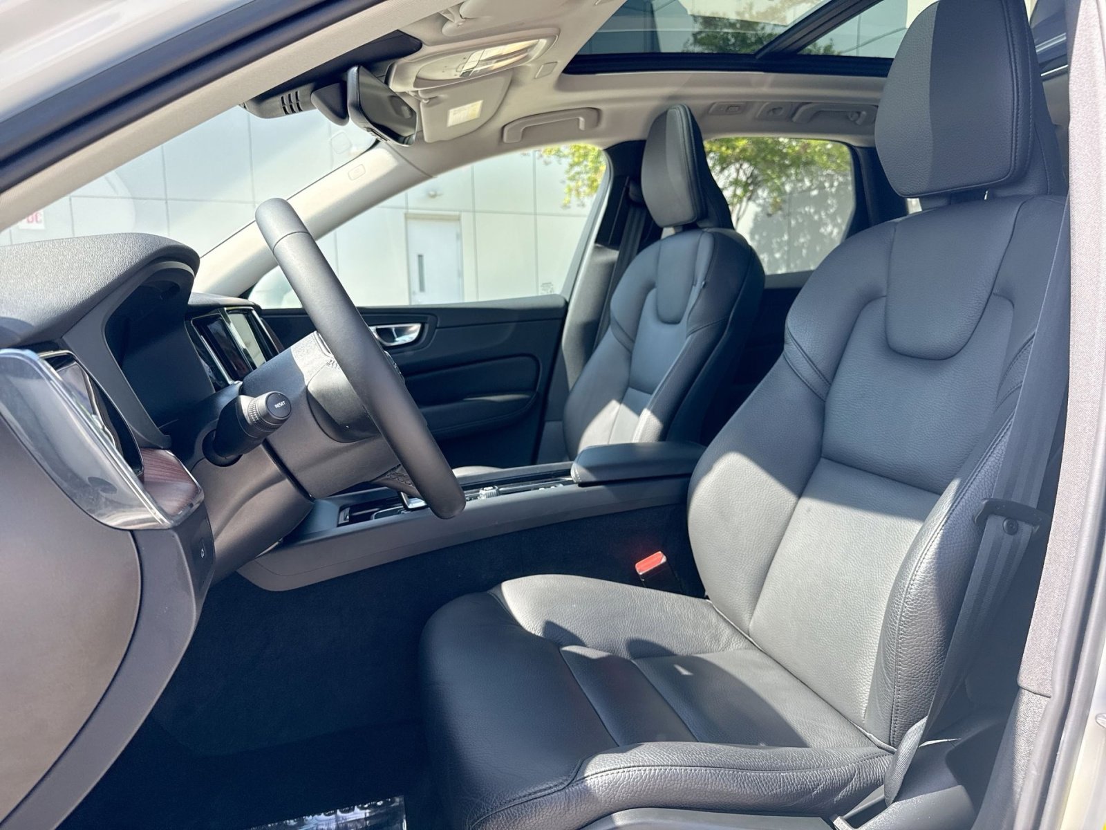 Certified 2023 Volvo XC60 B5 Plus AWD/4WD image 13