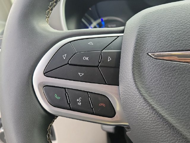 Used 2024 Chrysler Pacifica Limited FWD image 26