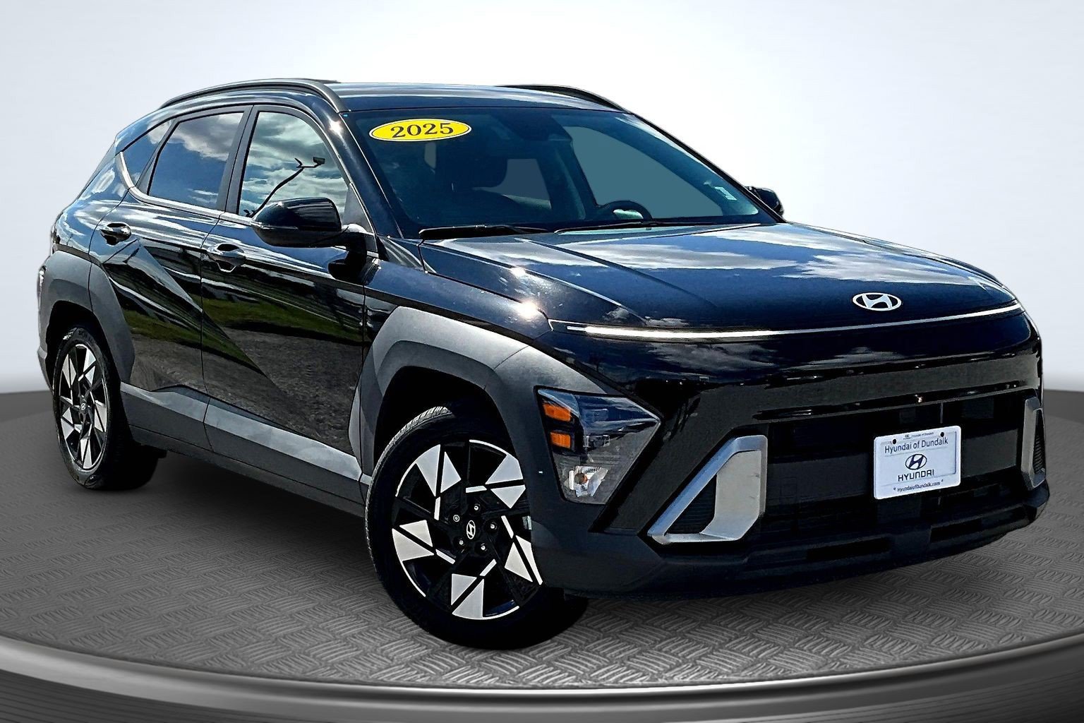 Used 2025 Hyundai Kona SEL FWD image 2