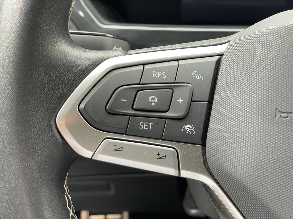 Used 2023 Volkswagen Tiguan SE R-Line AWD/4WD image 19