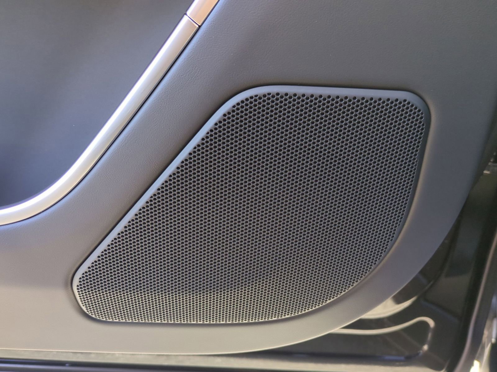 New 2026 Land Rover Range Rover SE image 13