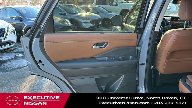 Certified 2025 Nissan Pathfinder Platinum image 22