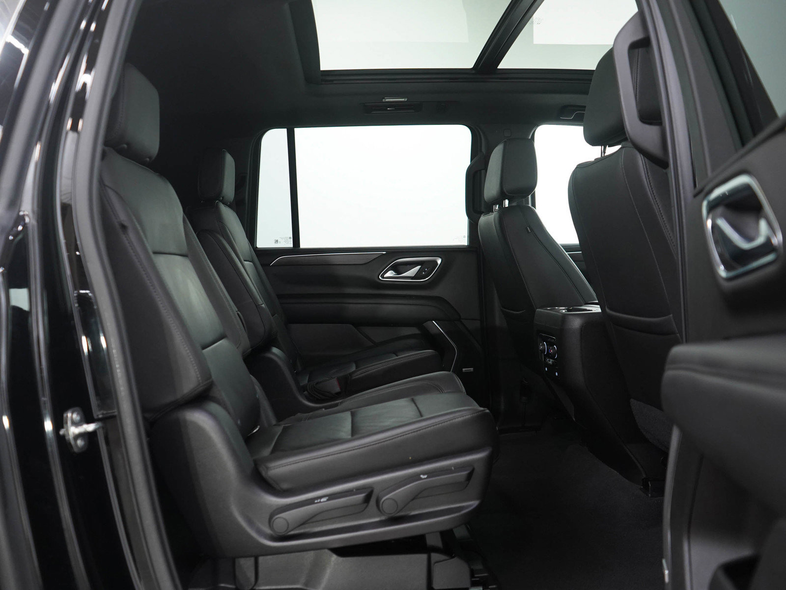 Used 2021 Chevrolet Suburban LT image 13