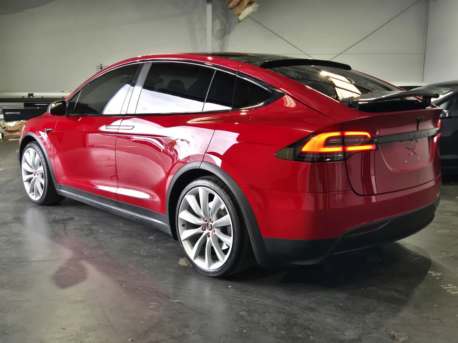 Used 2018 Tesla Model X 75D AWD/4WD image 2