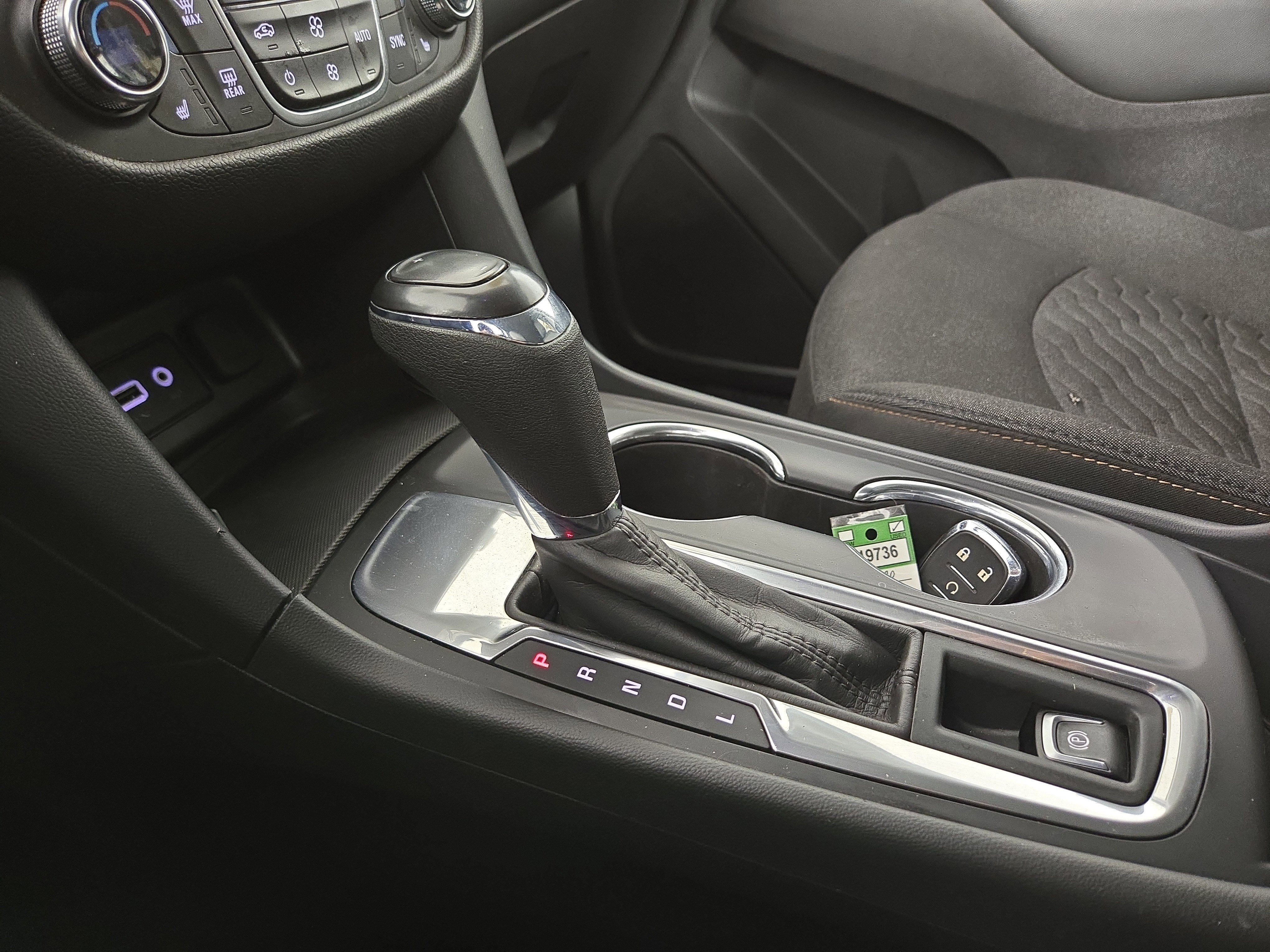 Used 2020 Chevrolet Equinox LT w/ Driver Convenience Package image 23