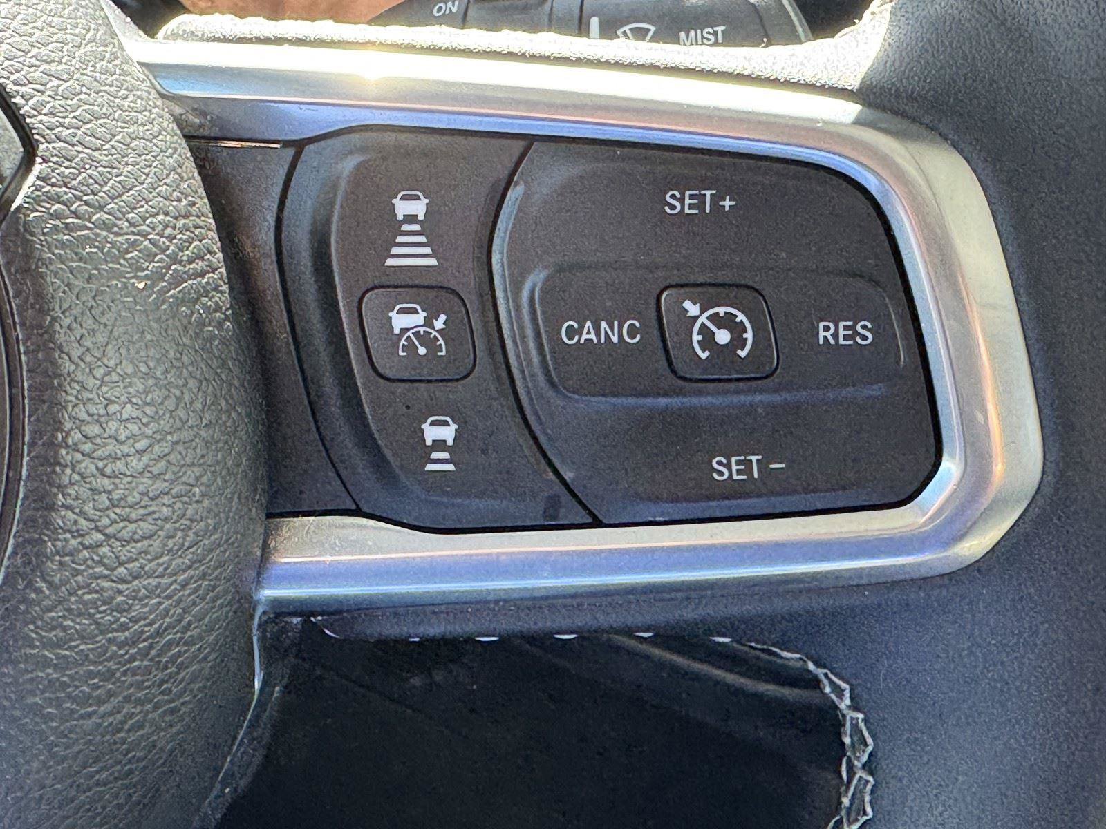 Used 2025 Jeep Wrangler Unlimited Sahara AWD/4WD image 30