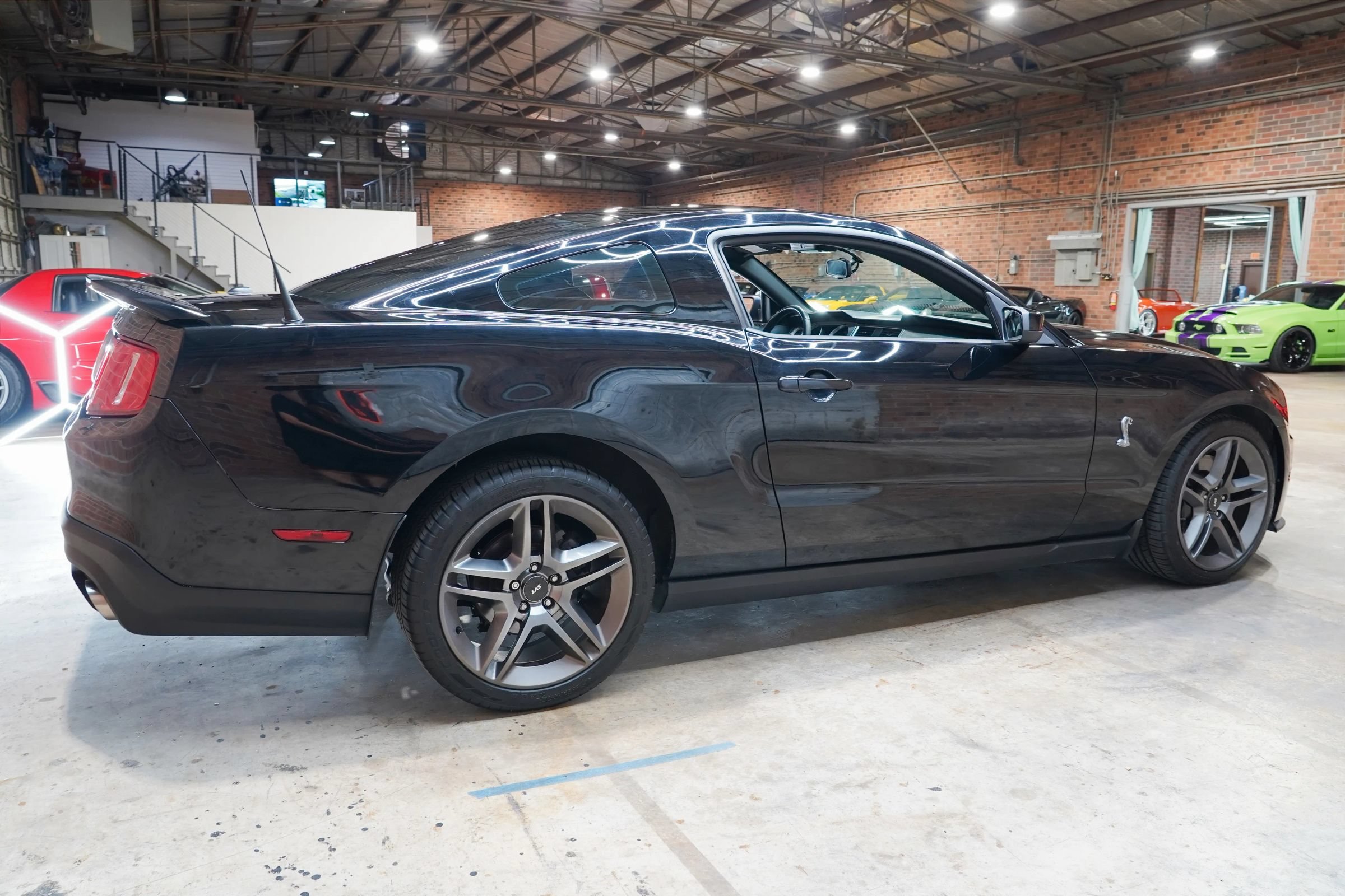 Used 2010 Ford Mustang Shelby GT500 RWD image 14