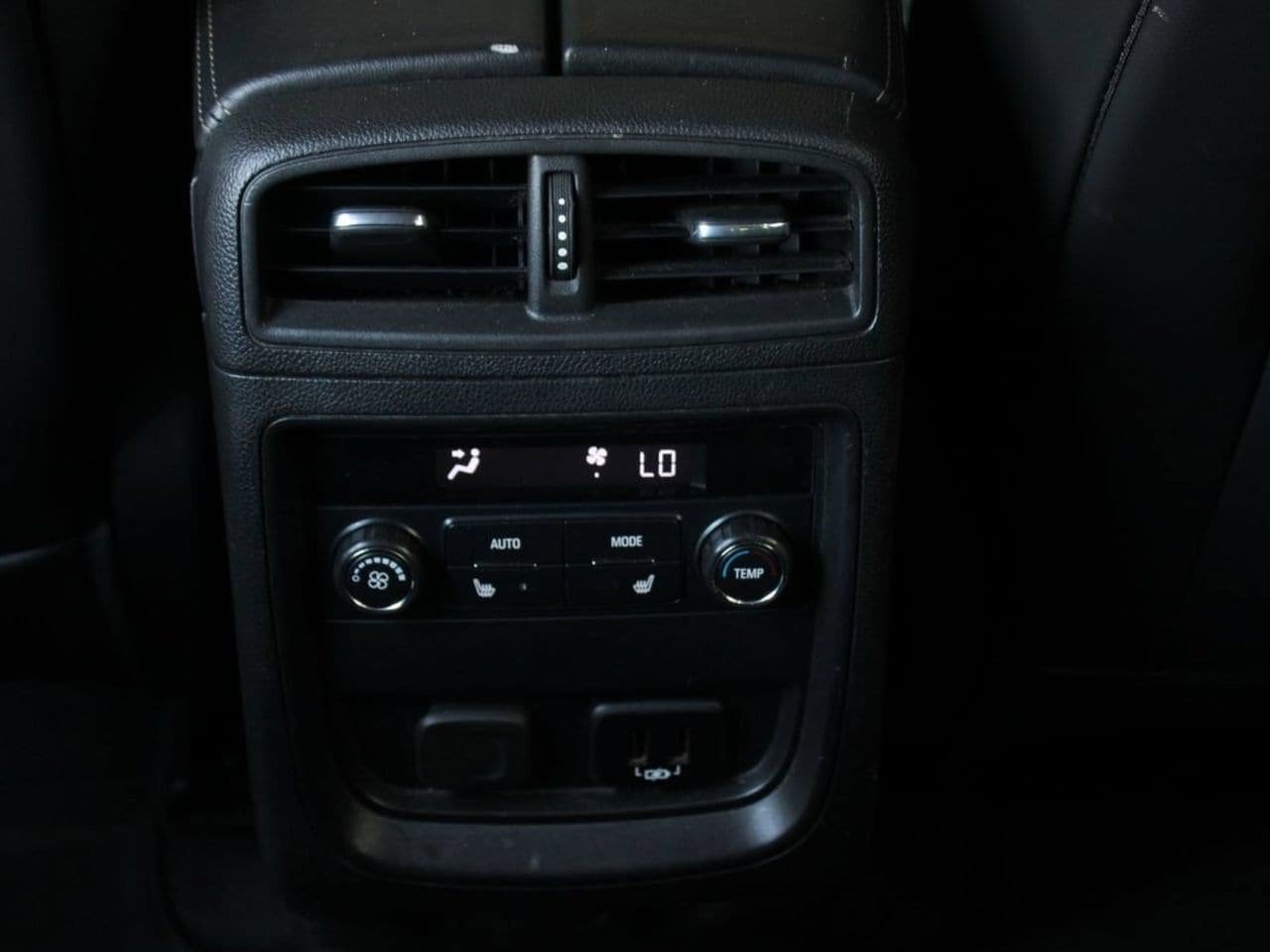Used 2018 Buick Envision Premium AWD/4WD image 20