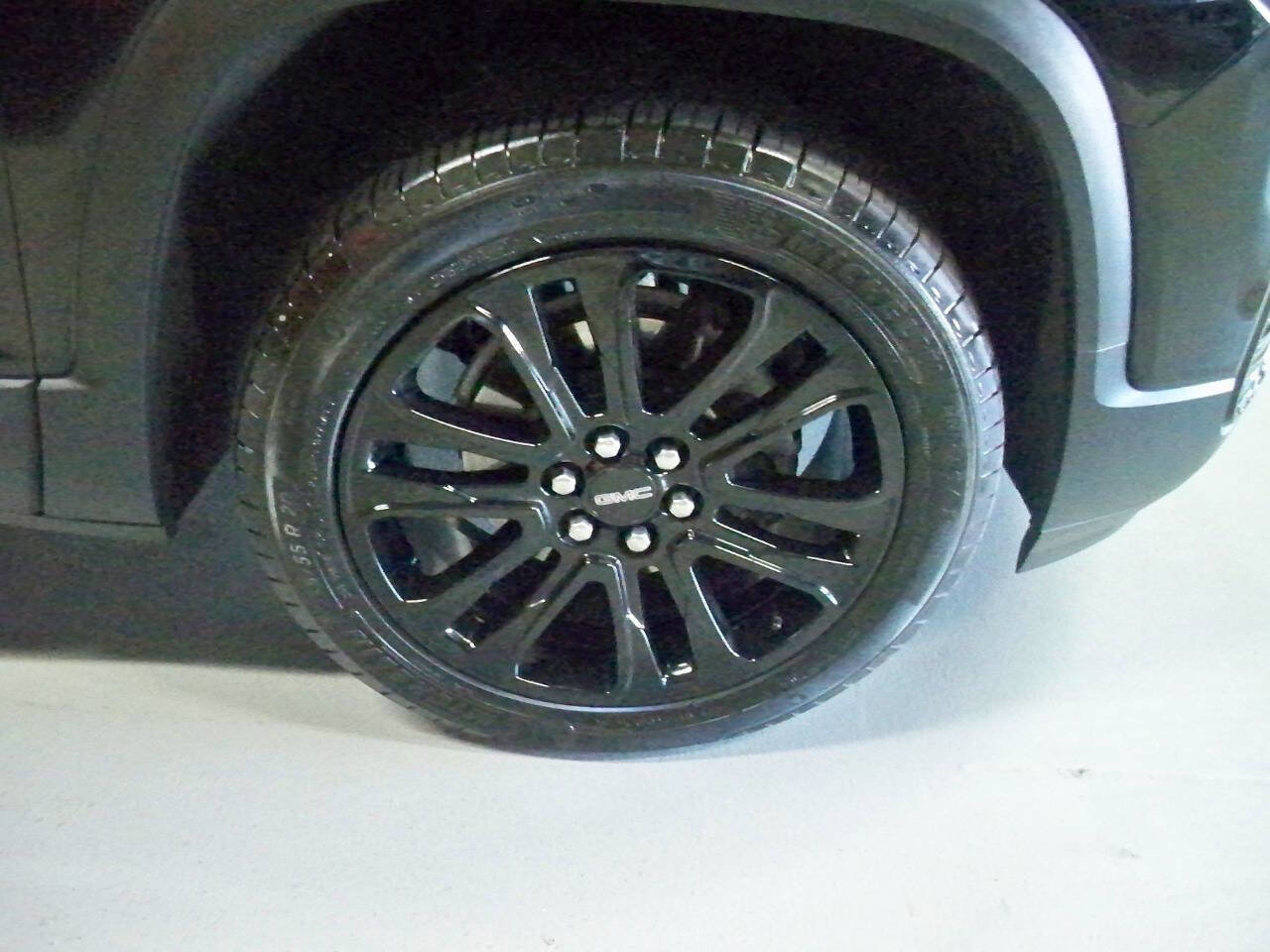 Used 2023 GMC Acadia SLE w/ Driver Convenience Package image 9