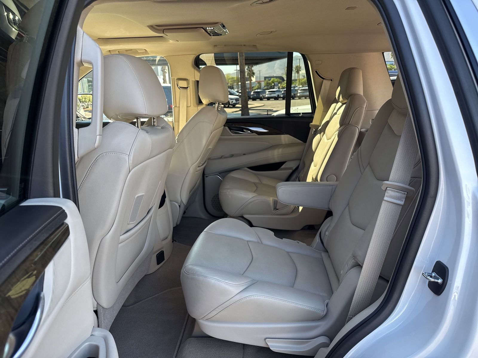 Used 2019 Cadillac Escalade Luxury w/ LPO, Radiant Package image 17