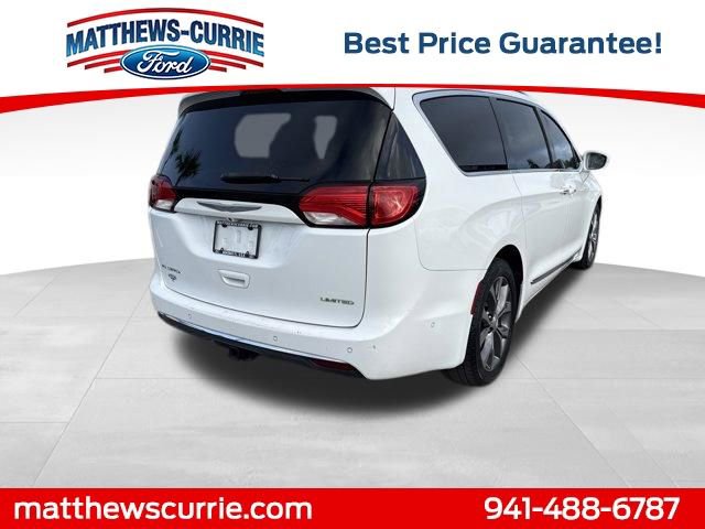 Used 2017 Chrysler Pacifica Limited image 4