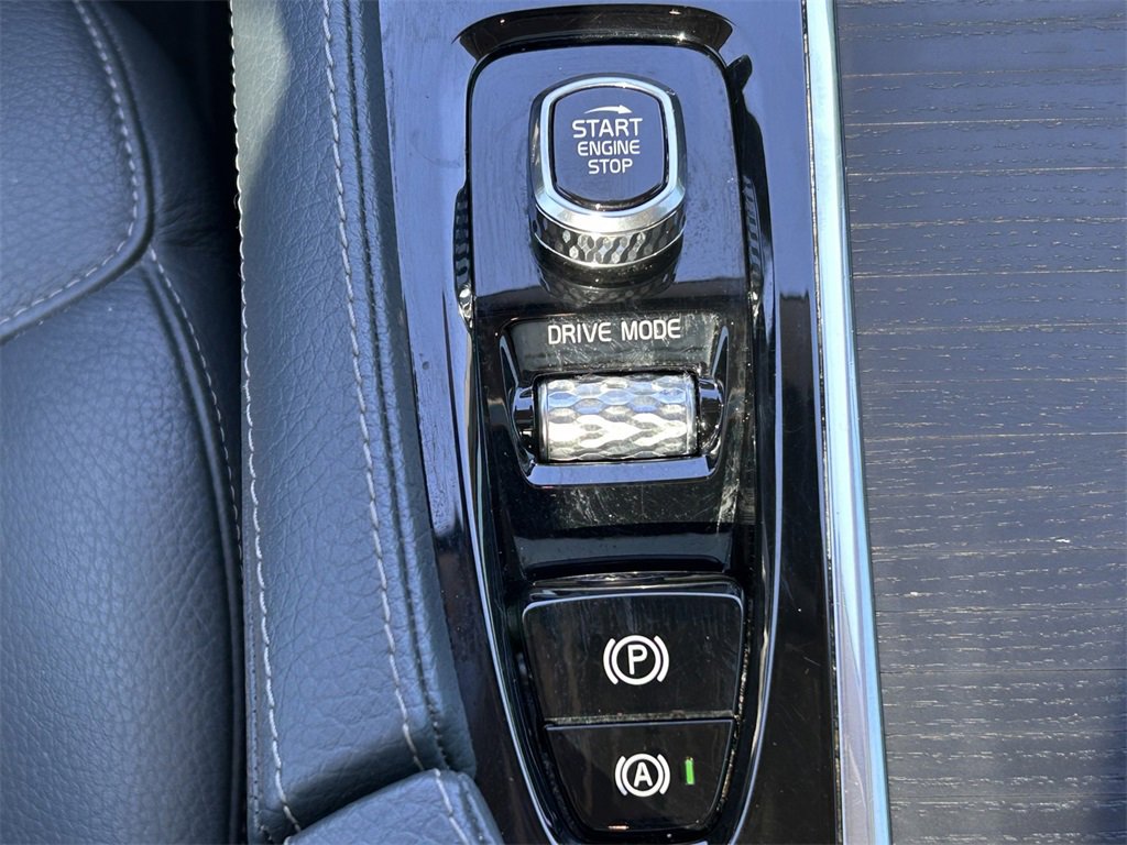 Used 2020 Volvo XC90 T6 Momentum w/ Protection Package Premier image 15