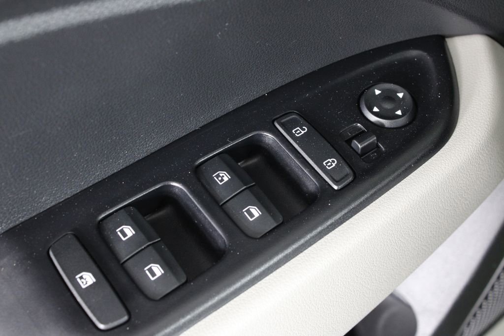 Certified 2024 Hyundai Venue SEL image 22