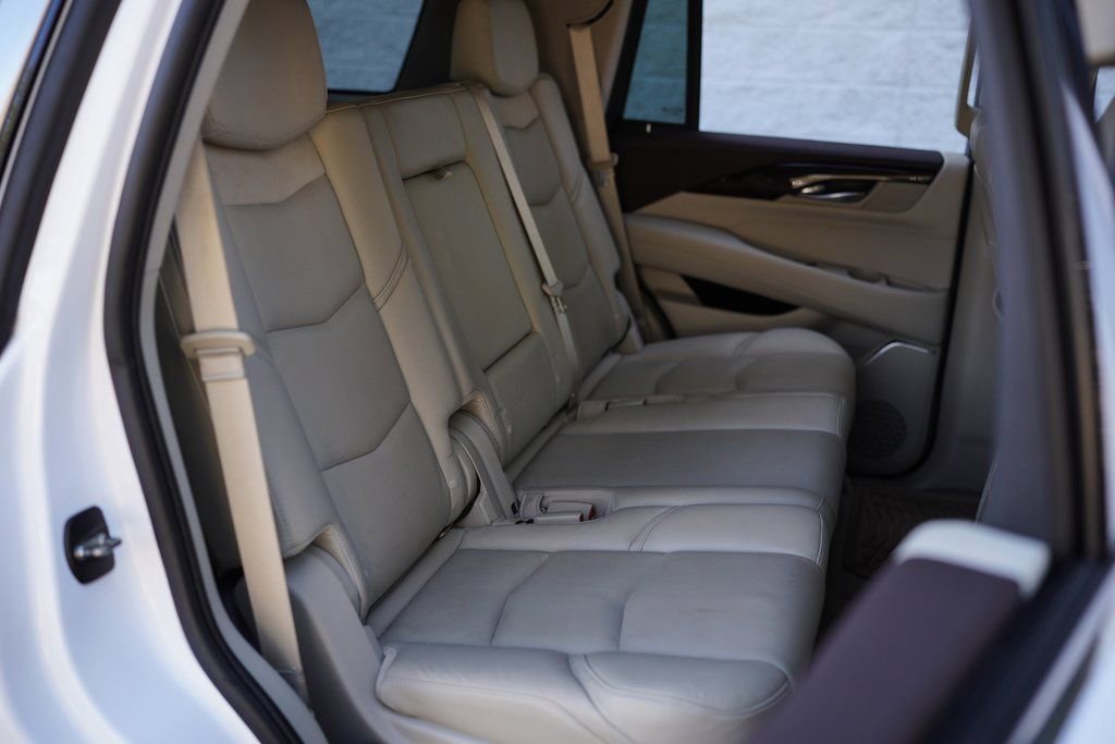 Used 2016 Cadillac Escalade Luxury image 27