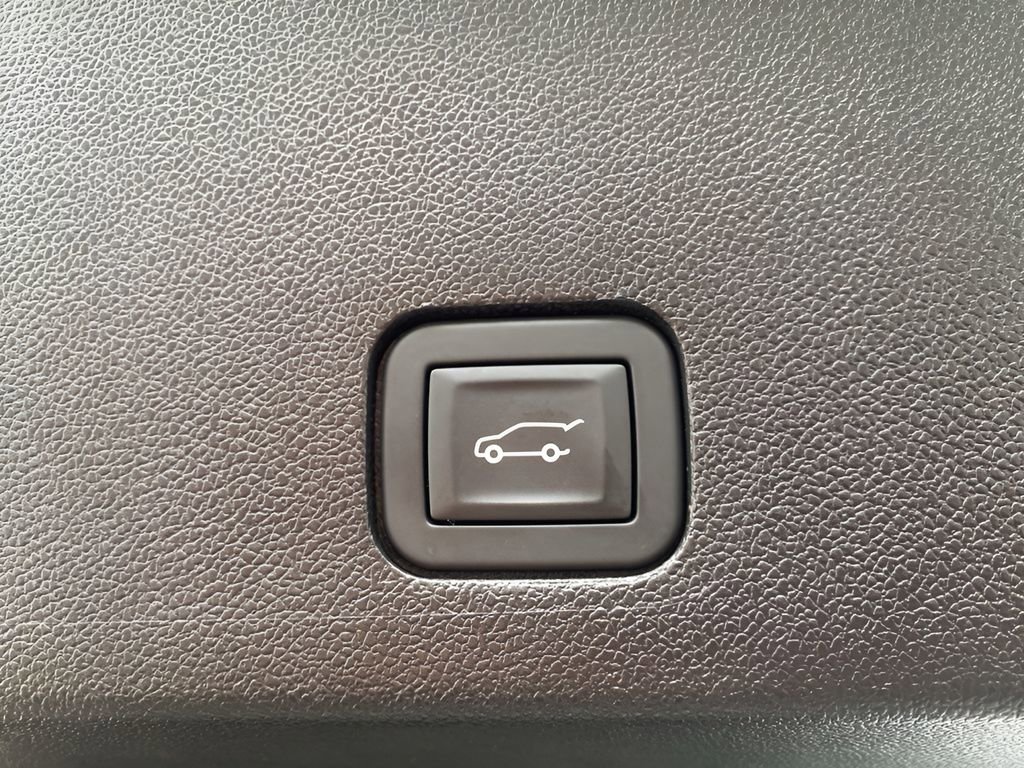 Used 2025 Cadillac XT6 Sport w/ Platinum Package image 14