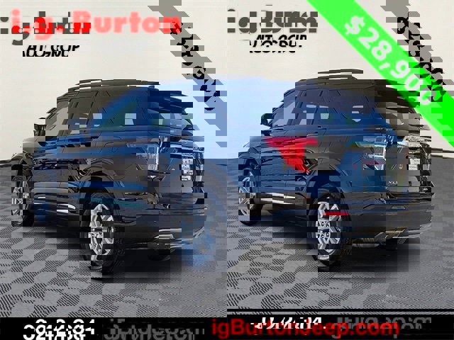 Used 2023 Ford Explorer XLT w/ Equipment Group 202A image 4