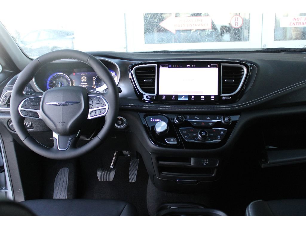 New 2026 Chrysler Pacifica Select image 21