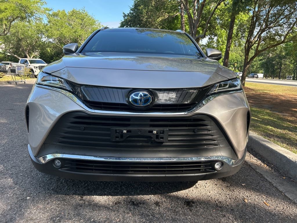 Used 2024 Toyota Venza XLE AWD/4WD image 4