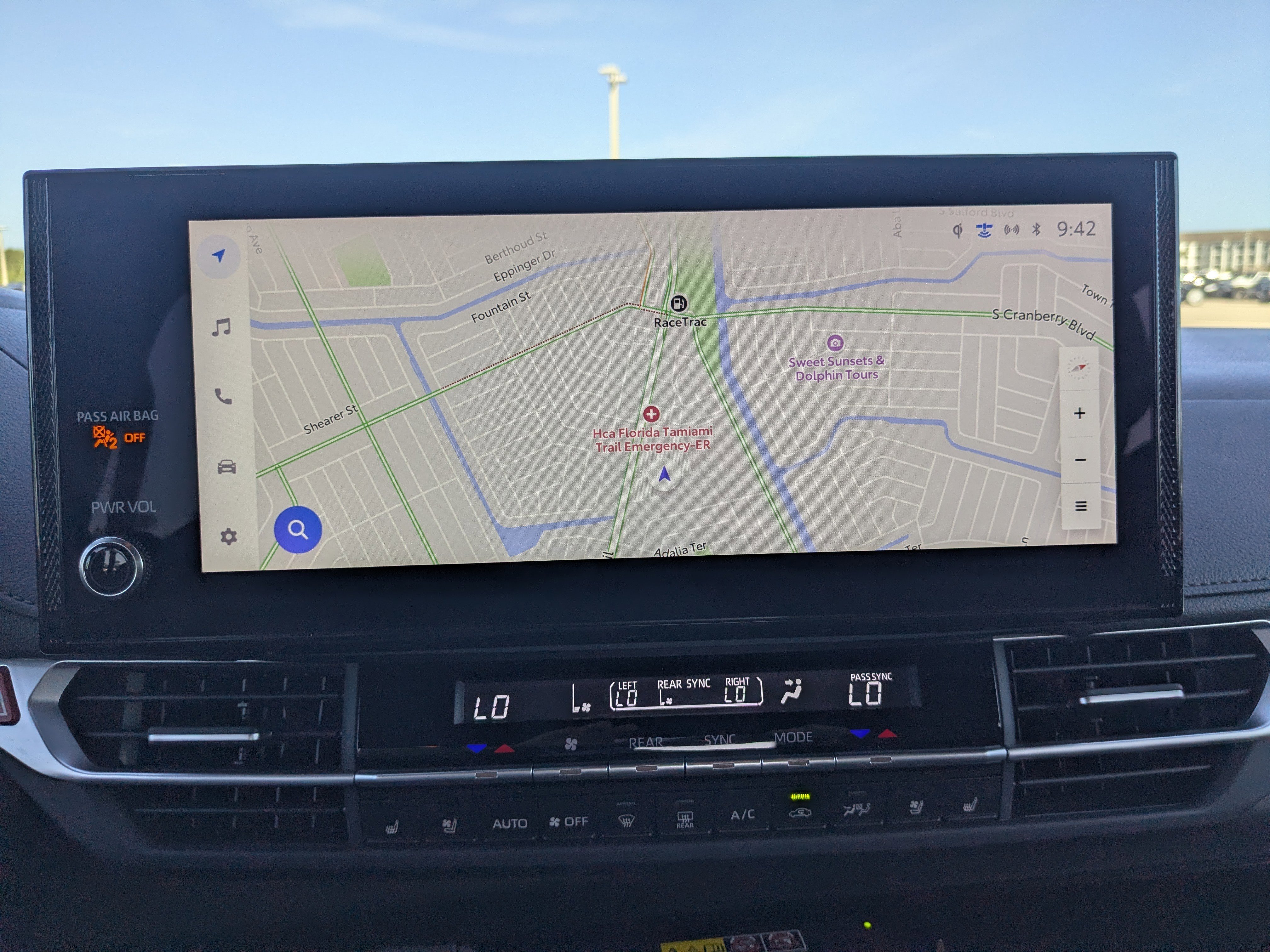 Used 2025 Toyota Sienna Platinum image 33