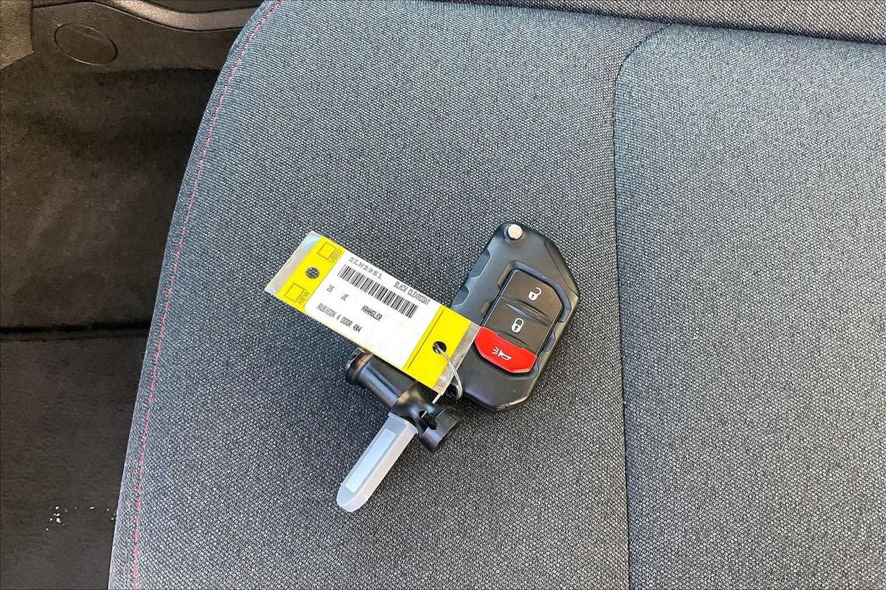 Certified 2025 Jeep Wrangler Unlimited Rubicon image 31