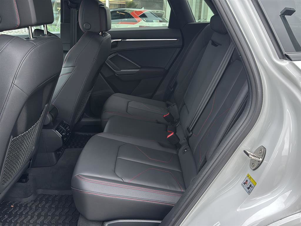 Used 2025 Audi Q3 2.0T Premium Plus w/ Premium Plus Package image 15