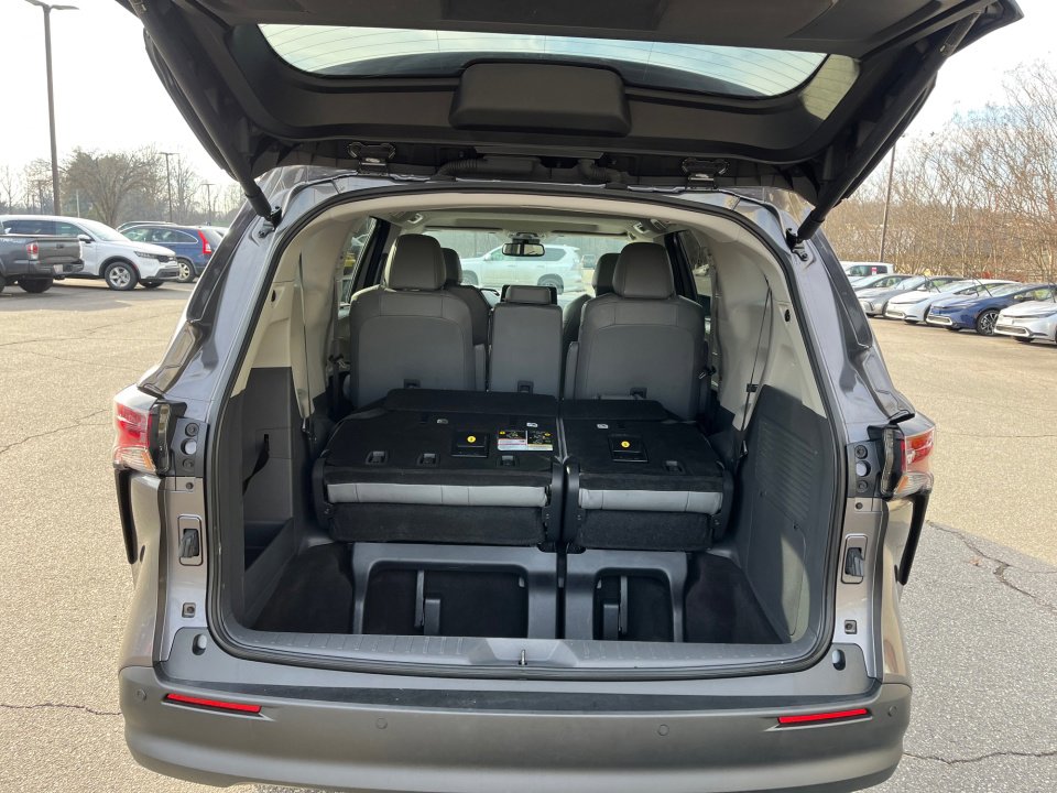 Certified 2024 Toyota Sienna XLE image 18