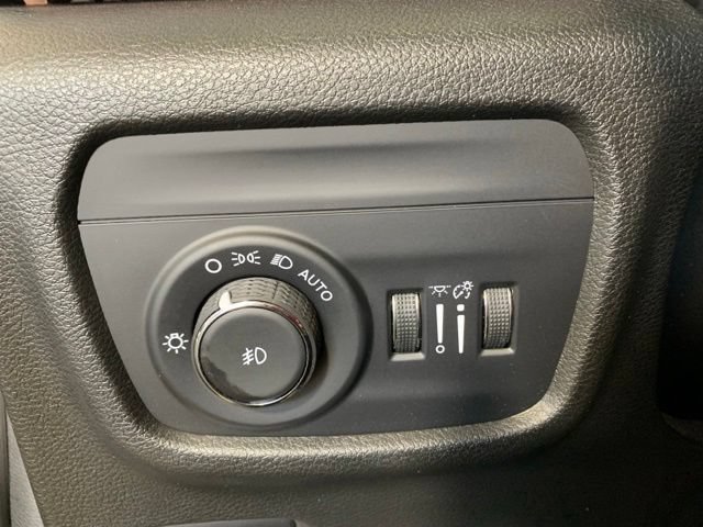 Used 2024 Jeep Grand Cherokee Limited w/ Black Appearance Package AWD/4WD image 38
