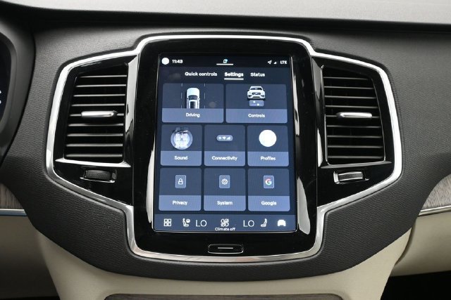 Used 2024 Volvo XC90 B6 Plus w/ Protection Package Premier AWD/4WD image 16