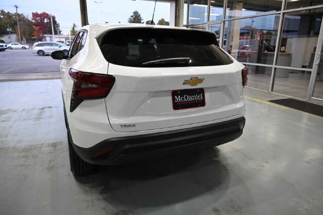 Used 2024 Chevrolet Trax LS w/ LS Convenience Package FWD image 6