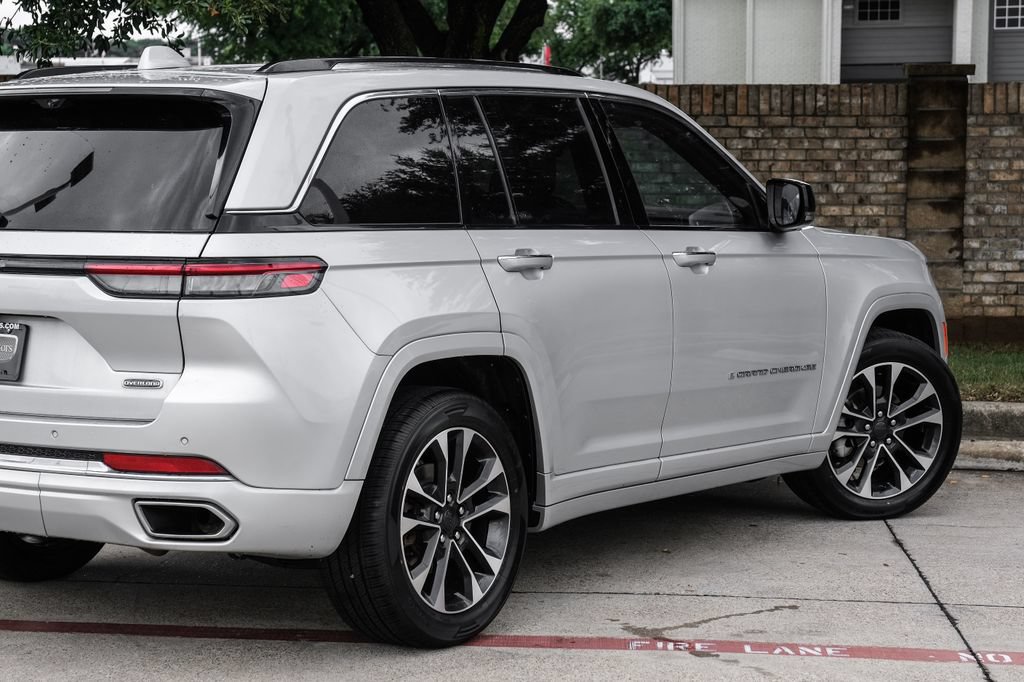 Used 2022 Jeep Grand Cherokee Overland w/ Luxury Tech Group IV AWD/4WD image 18