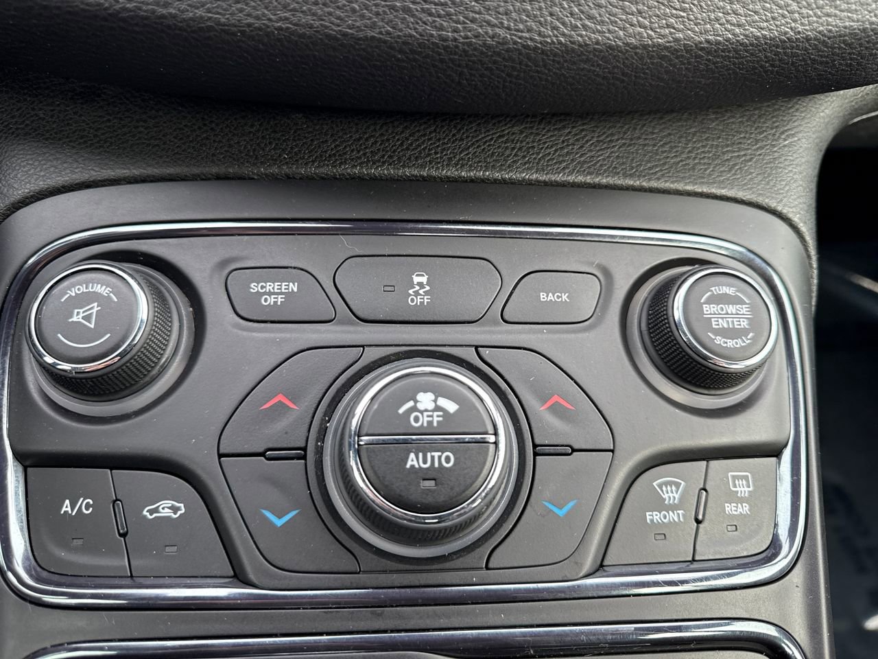 Used 2015 Chrysler 200 S w/ Comfort Group image 17