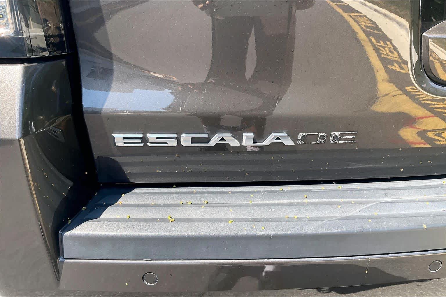 Used 2020 Cadillac Escalade Premium Luxury AWD/4WD image 32