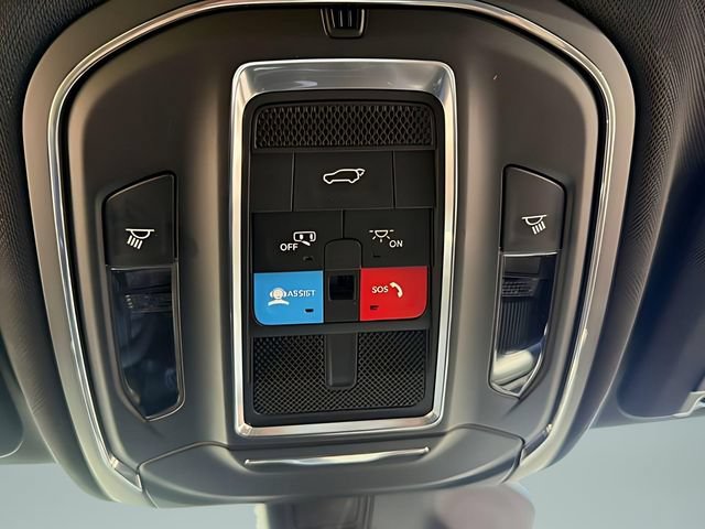 Used 2025 Jeep Grand Cherokee Altitude AWD/4WD image 23