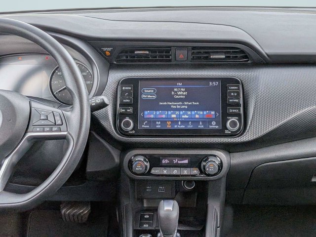 Used 2022 Nissan Kicks SV FWD image 16