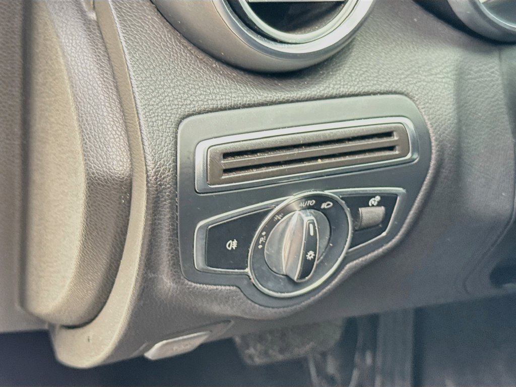 Used 2019 Mercedes-Benz C 300 Sedan w/ Premium Package image 11